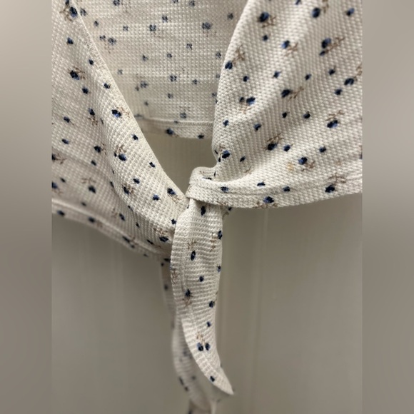 Brandy Melville Floral wrap top - Picture 6 of 10